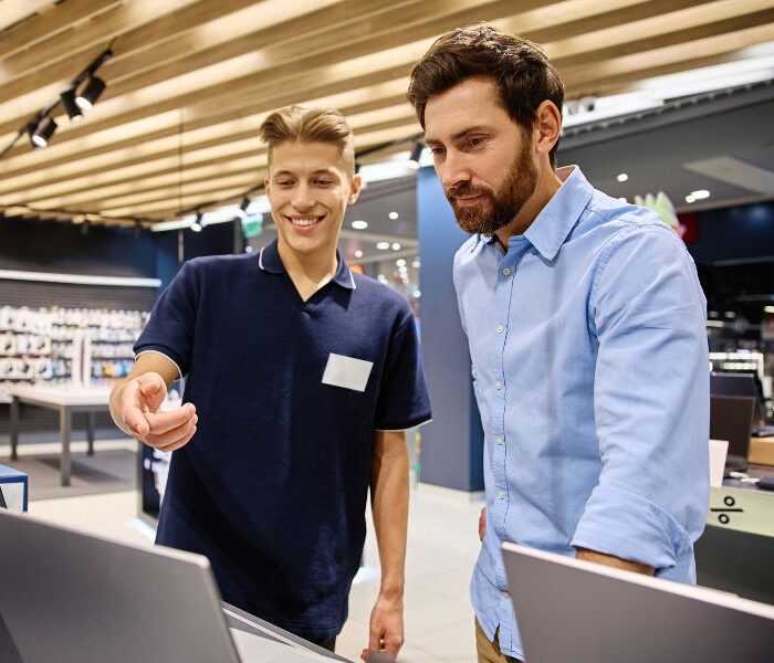 jobs hiring in Aruba retail team working with customer