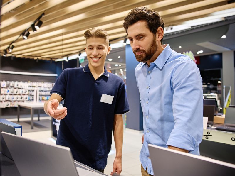 jobs hiring in Aruba retail team working with customer